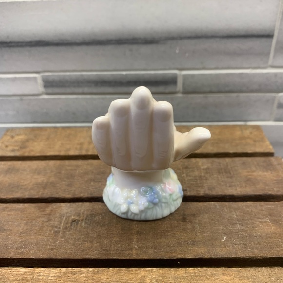 Porcelain Figurine "In God's Hands" Sleeping Child - Picture 4 of 5